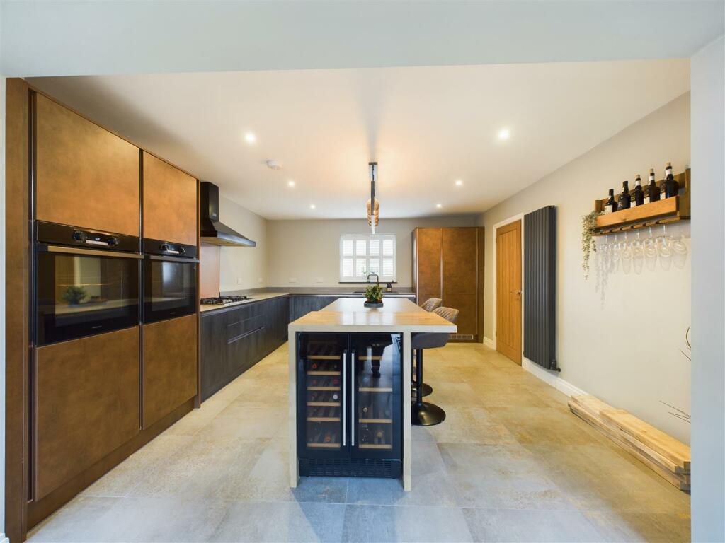 OPEN PLAN LIVING KITCHEN