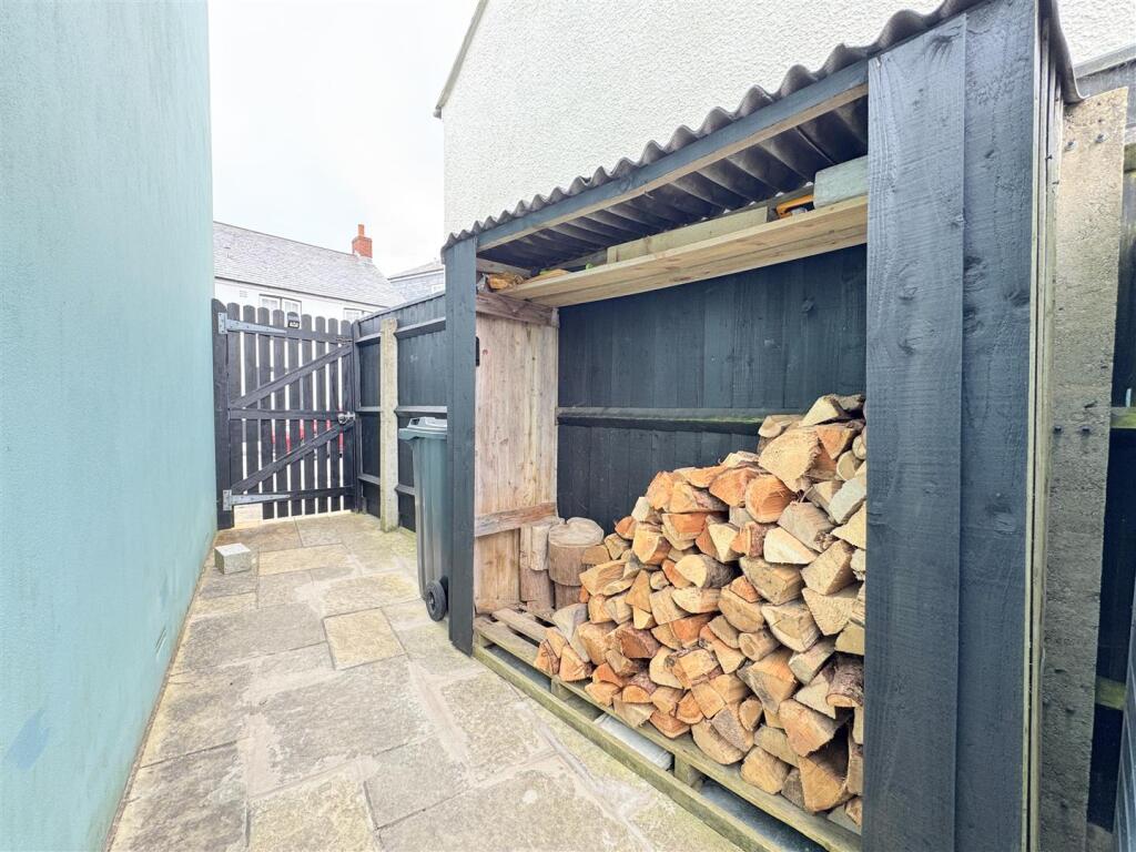 Side/Log Store