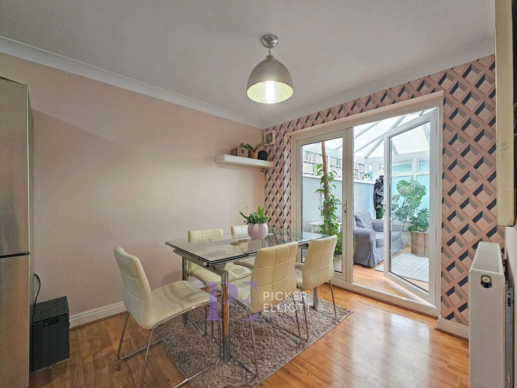 Kitchen dining room