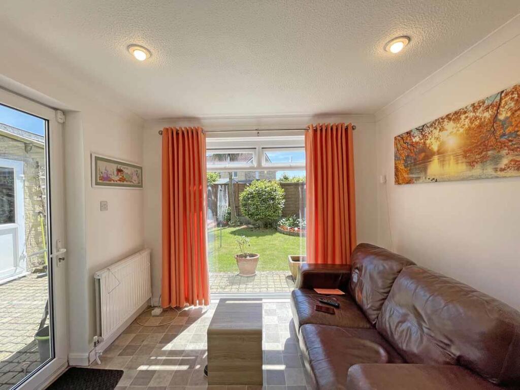 Eastcote Close 4 Sitting Room.jpg