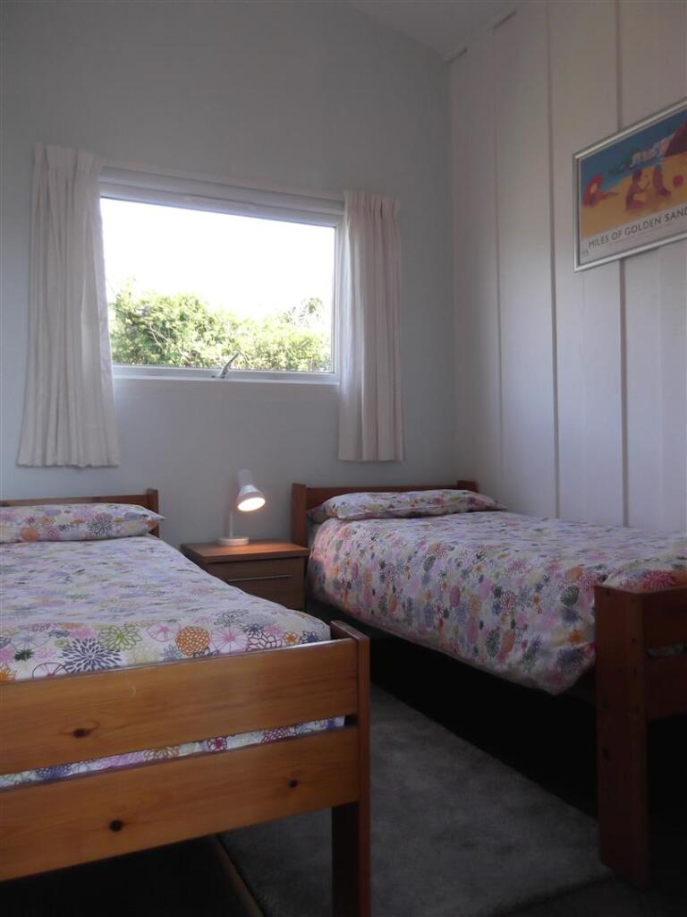 Twin bedroom.jpg