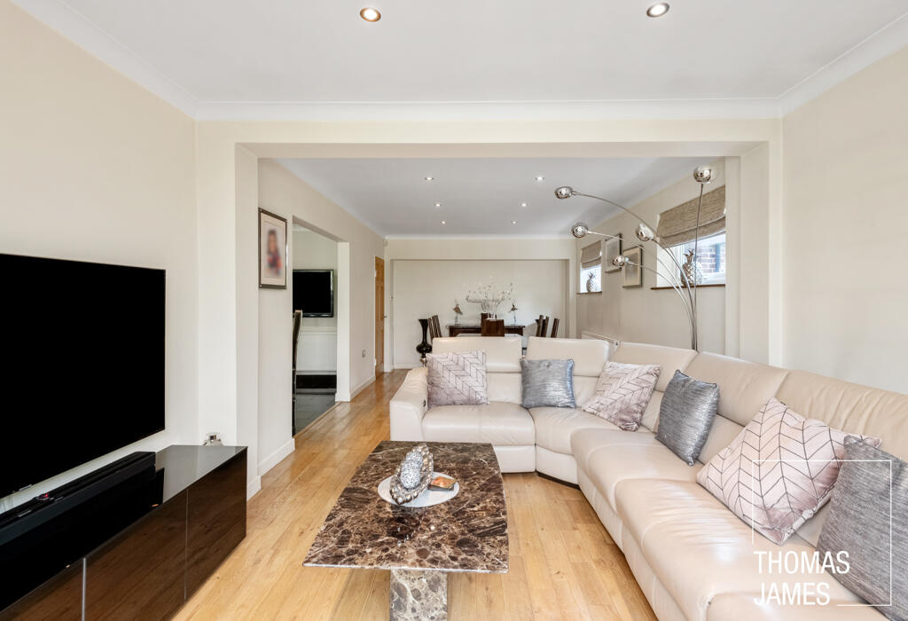 1 Athole Gardens, family area