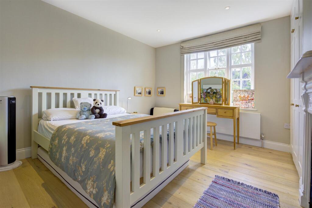 86 Hampstead Way bed 2.jpg
