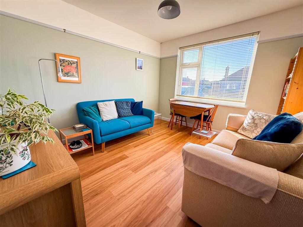 BEDROOM TWO / DAY ROOM