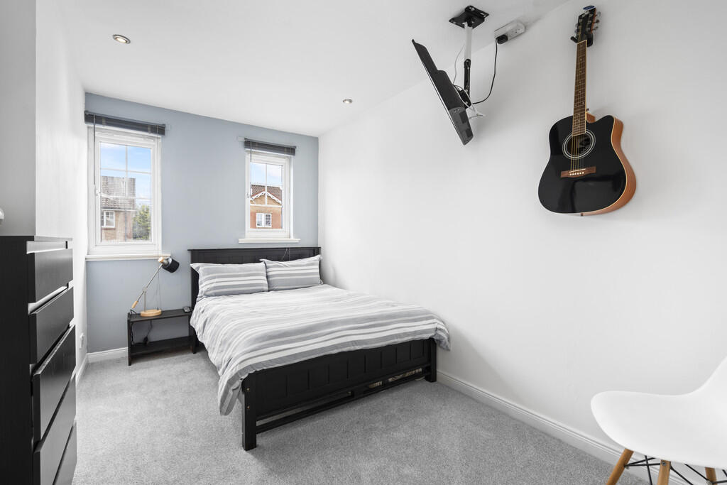 8 Fowler Cresent,...