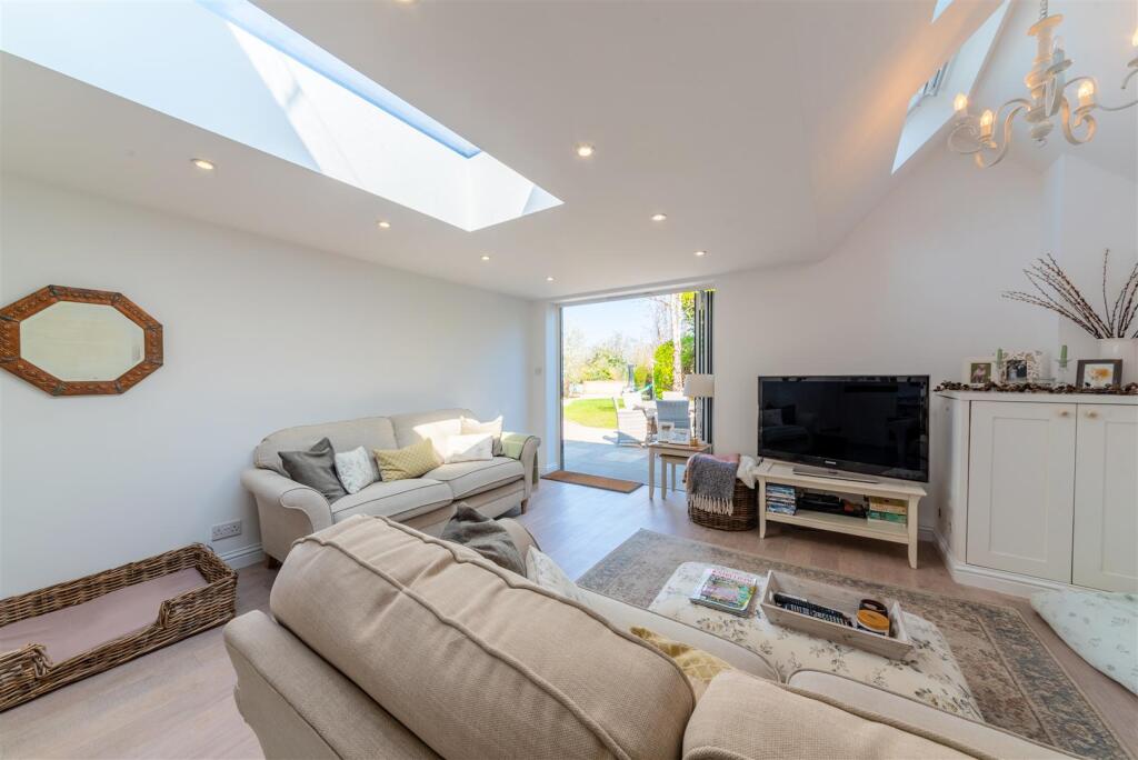 Bumblebee Cottage-26.jpg