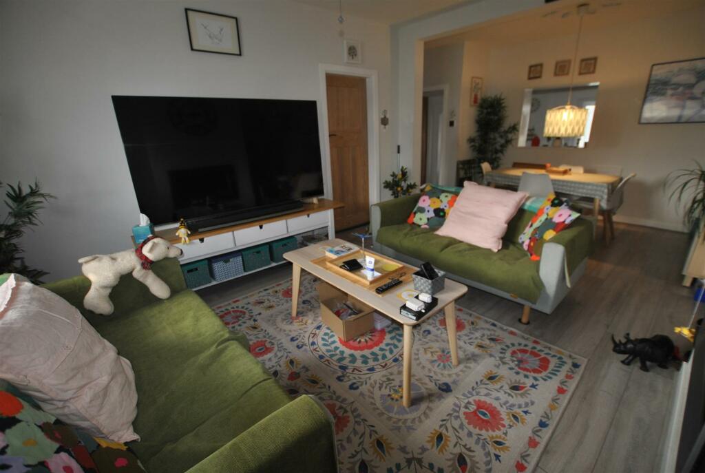 LOUNGE/DINER