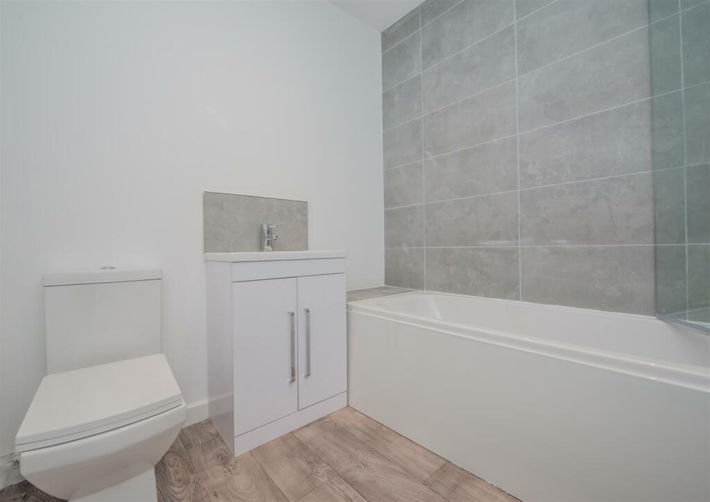 Family Bathroom/ WC: