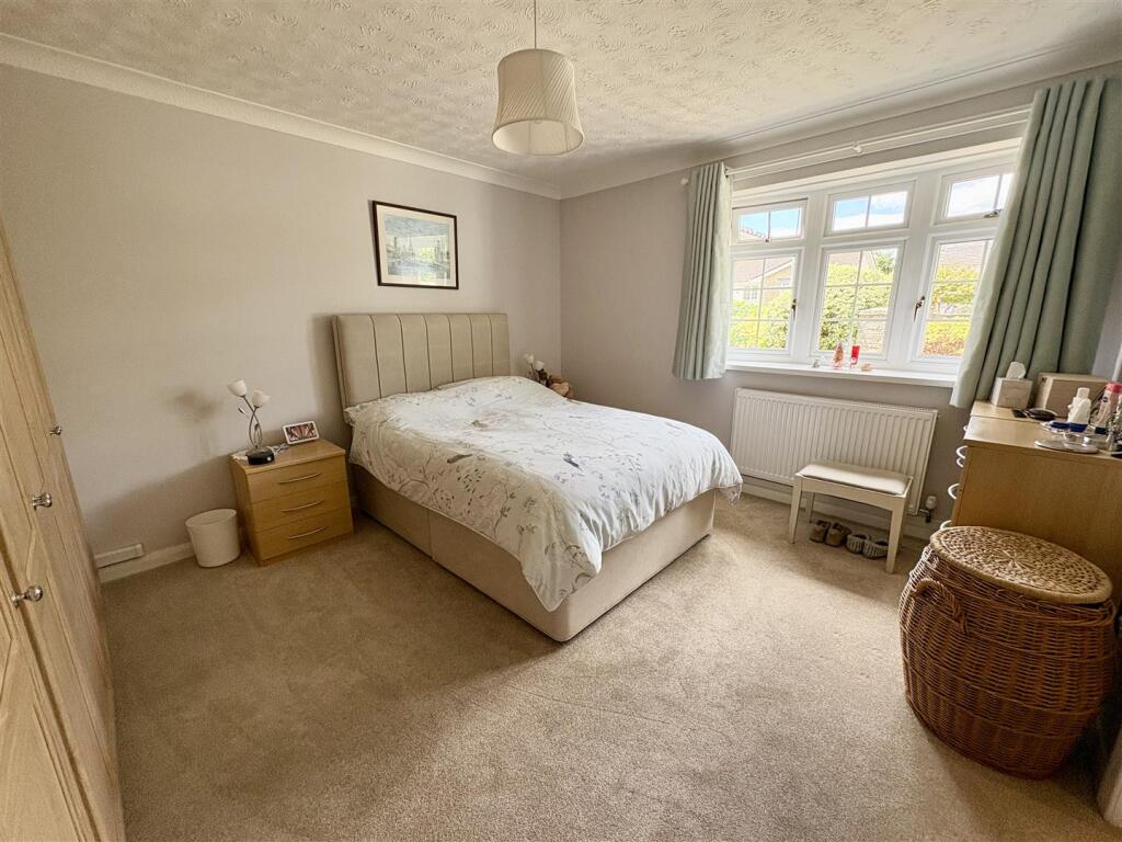 7. bed1.jpg