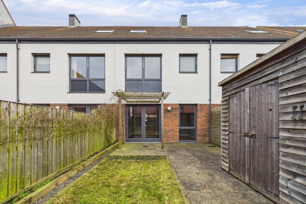 CAM03162G0-PR0225-STILL021