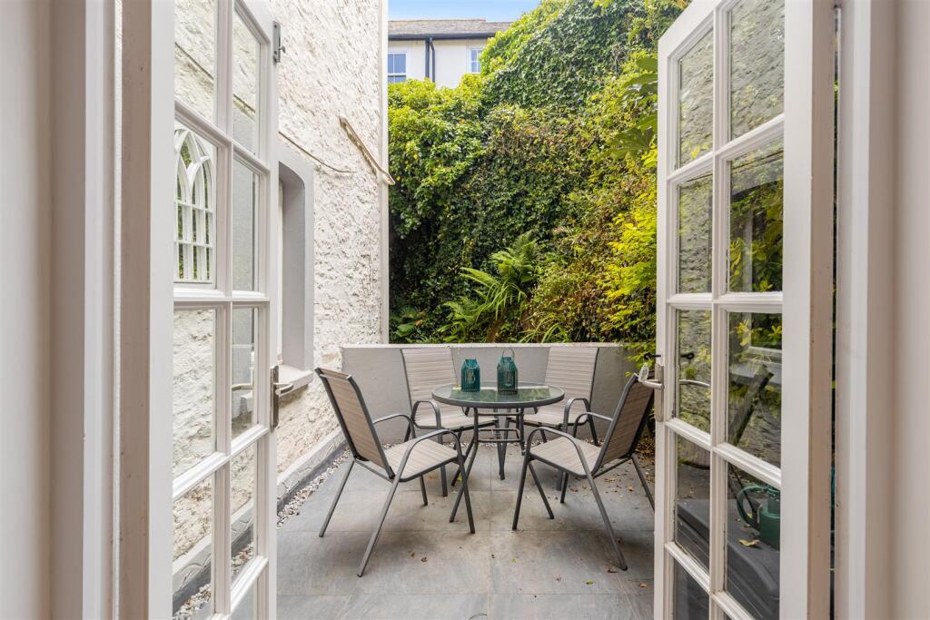 A07 - 28245 Ferryview Castle House, Dartmouth, Sou