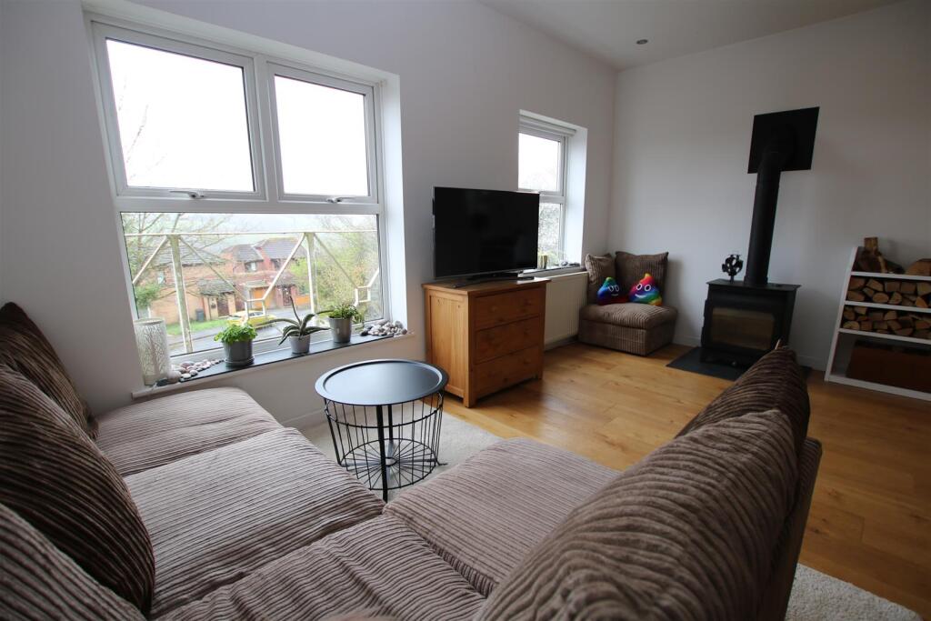 Living Area 3.JPG