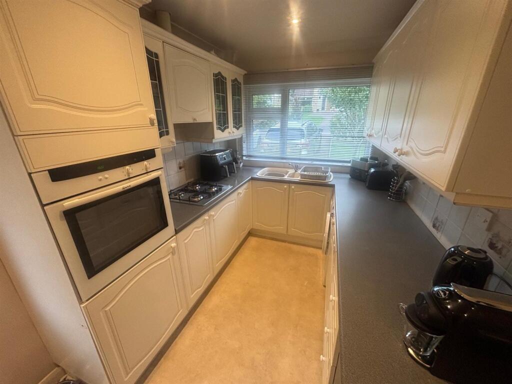 Kitchen 1.jpg