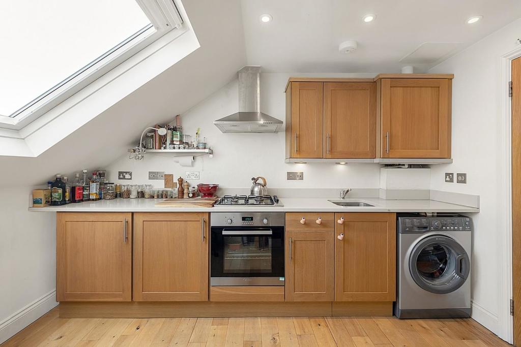 Kitchen (2).jpg