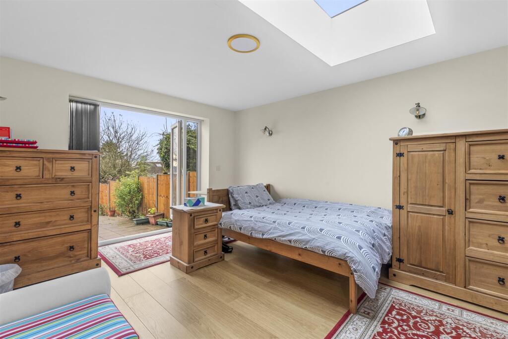 123 Walton Drive, HP13 6UA-10.jpg