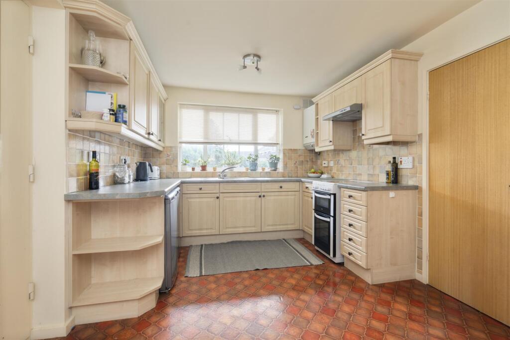 20 Farnborough Drive_9.jpg