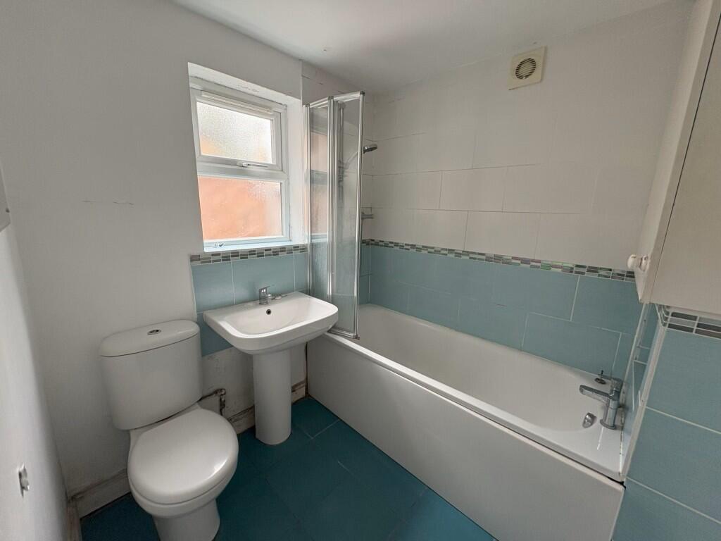 26 Esdelle Street - 250819 - Bathroom T202508191320.jpeg