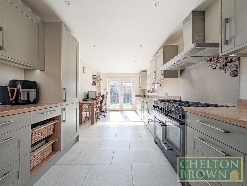 Kitchen &amp; Breakfast