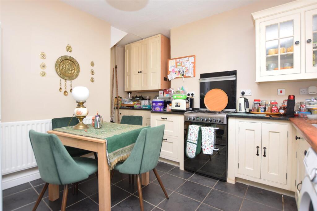 Kitchen V2.JPG