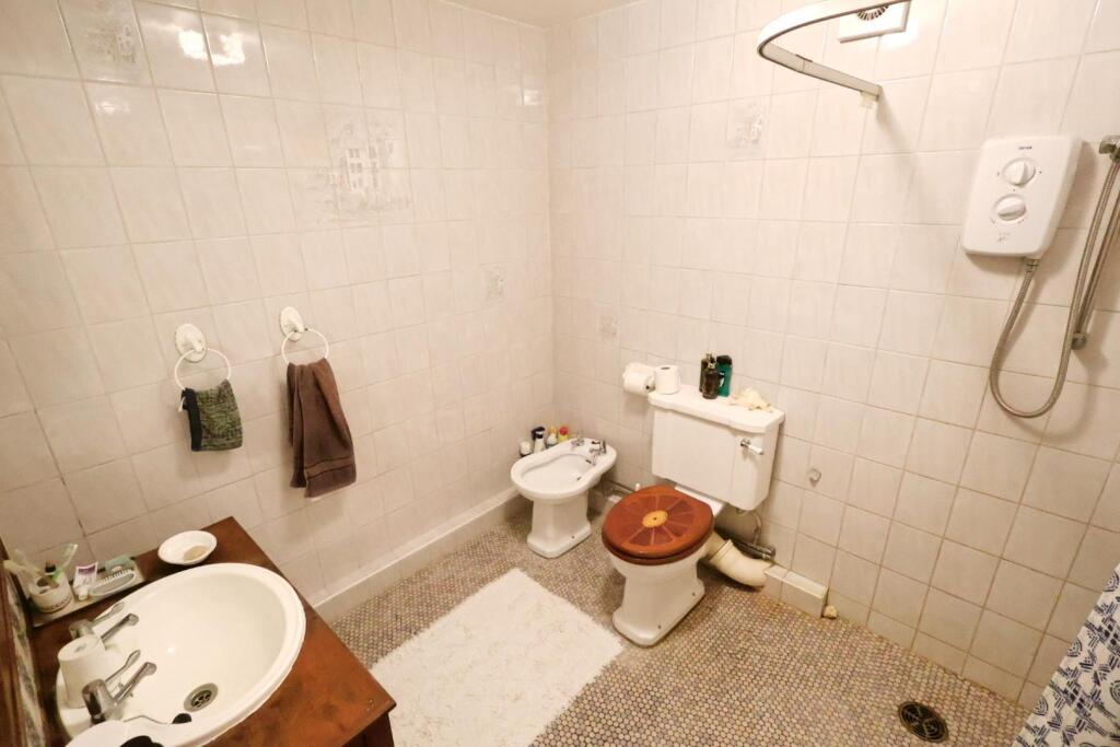 BASEMENT ENSUITE WET ROOM