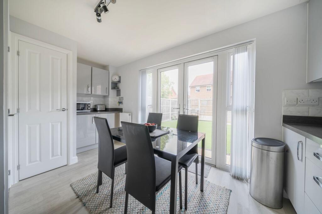 Kitchen/Dining Room (3)