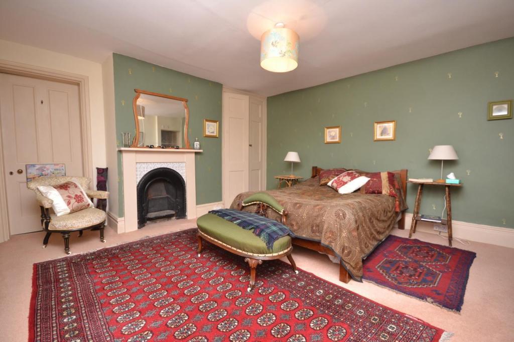 BEDROOM 1