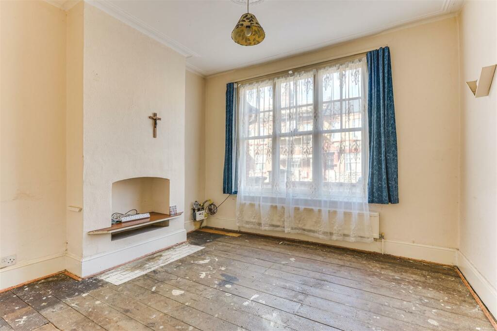 56 Moselles Road-1.jpg