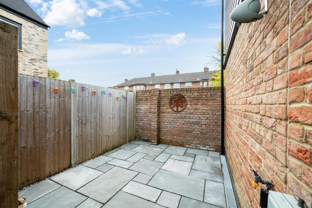 NAILSWORTH CRESCENT (6).jpg