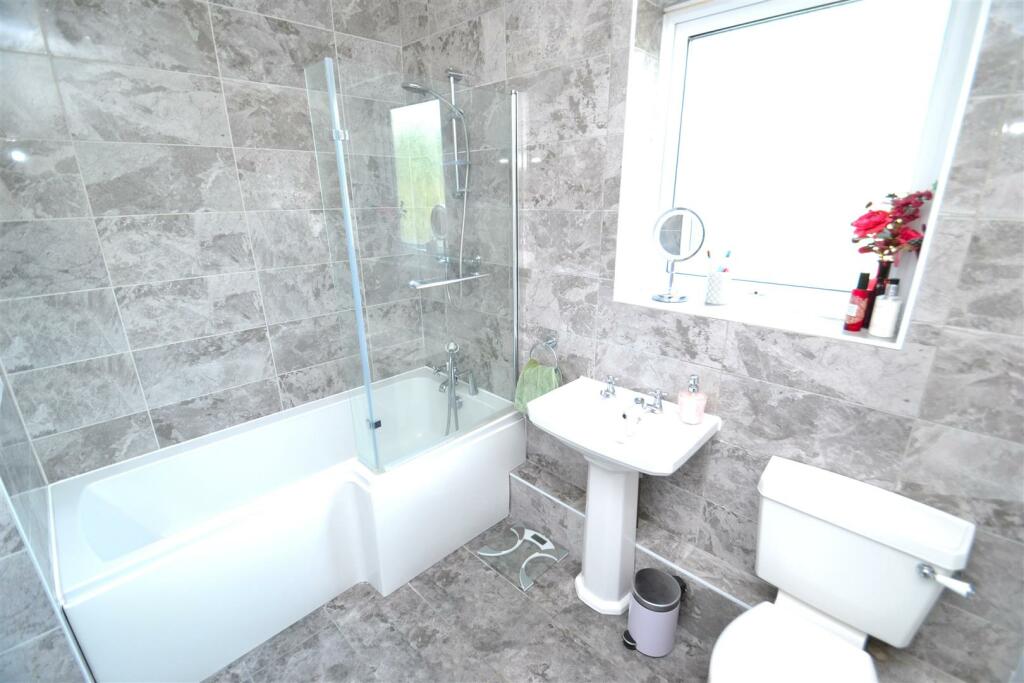 Bathroom.JPG