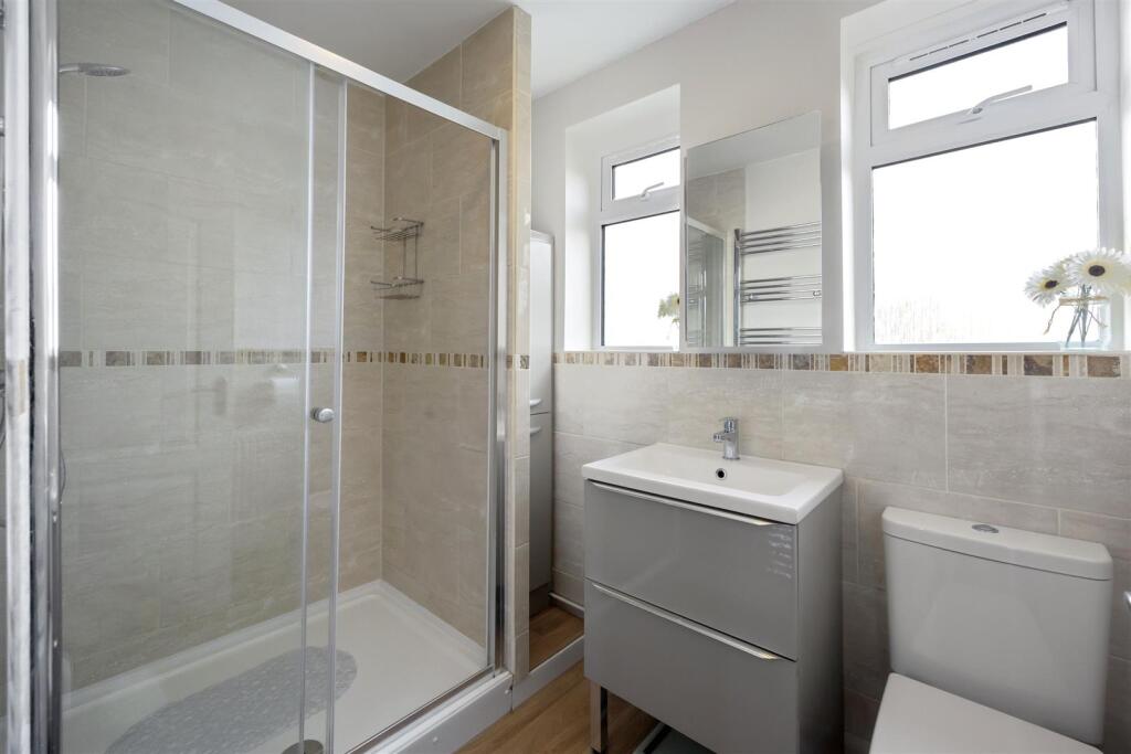 Broad Rig Avenue 41 SHOWER ROOM.jpeg