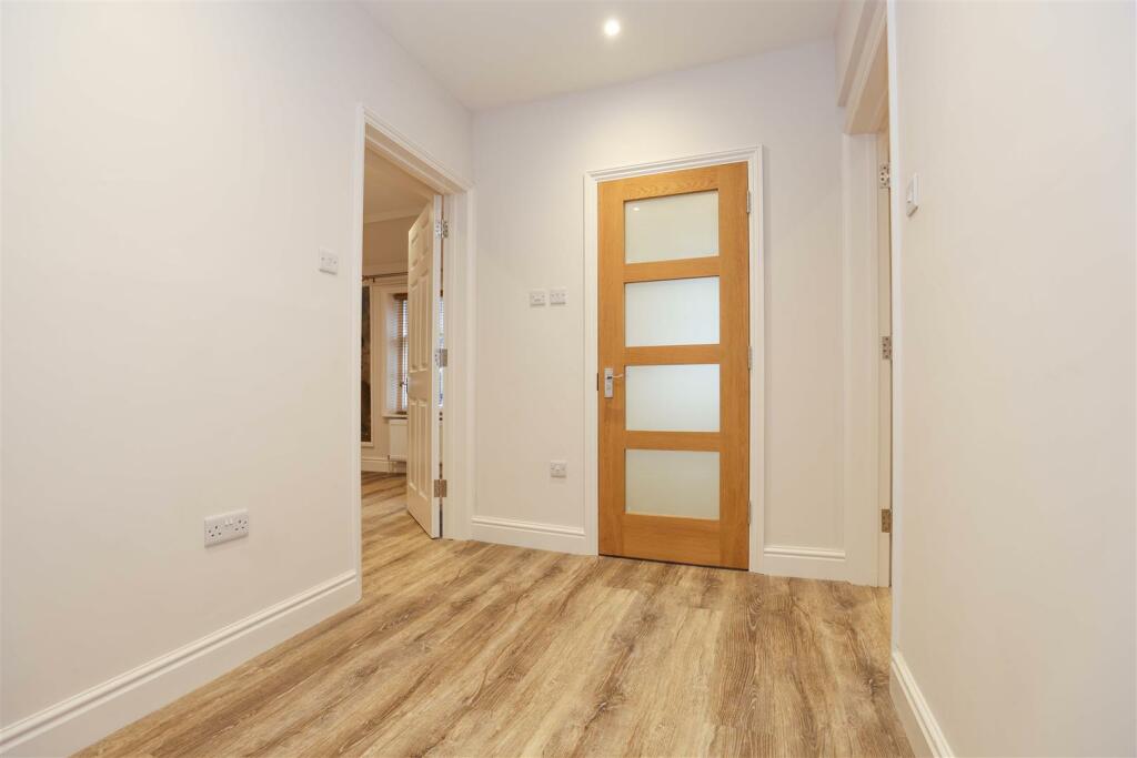 8 Guildhall Street [Landing Second Floor].jpg