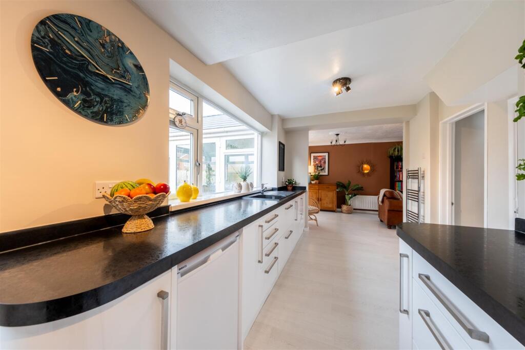 24 Limewood Crescent-004.jpg