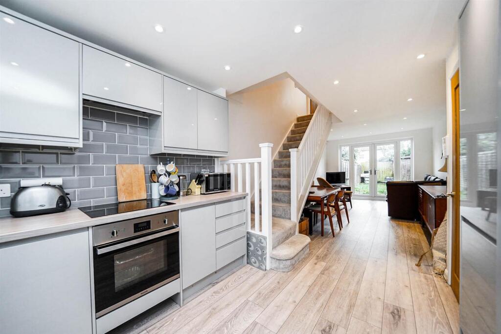 21 Ashingdon Close-11_web.jpg