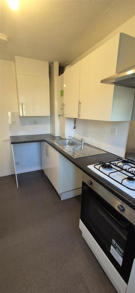 22 WoodcroftAvenue Kitchen2.png