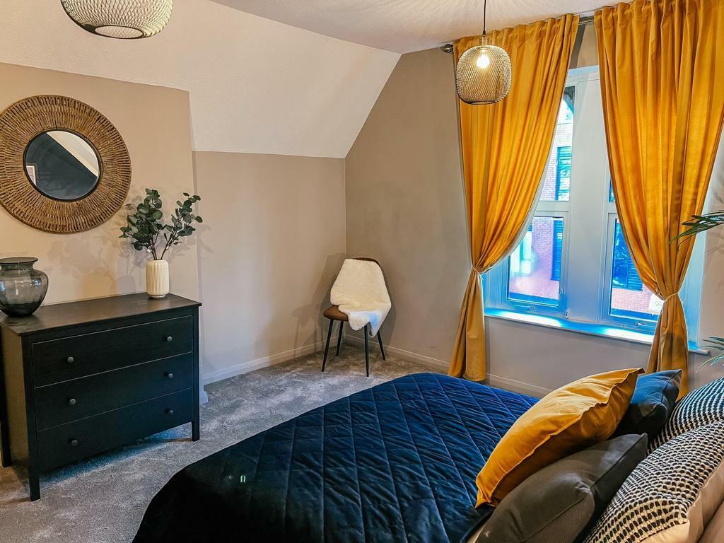 Bedroom Photos (7).JPG