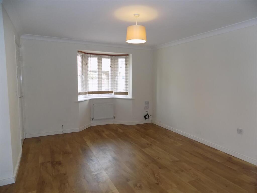 91 Alchester Court - Lounge.JPG