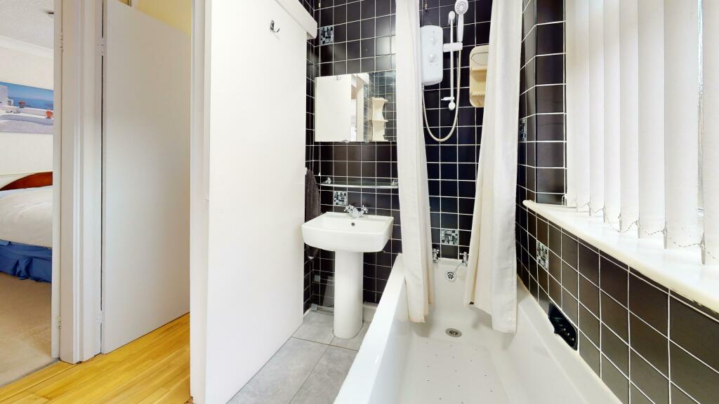 431-Spen-Lane-Bathroom