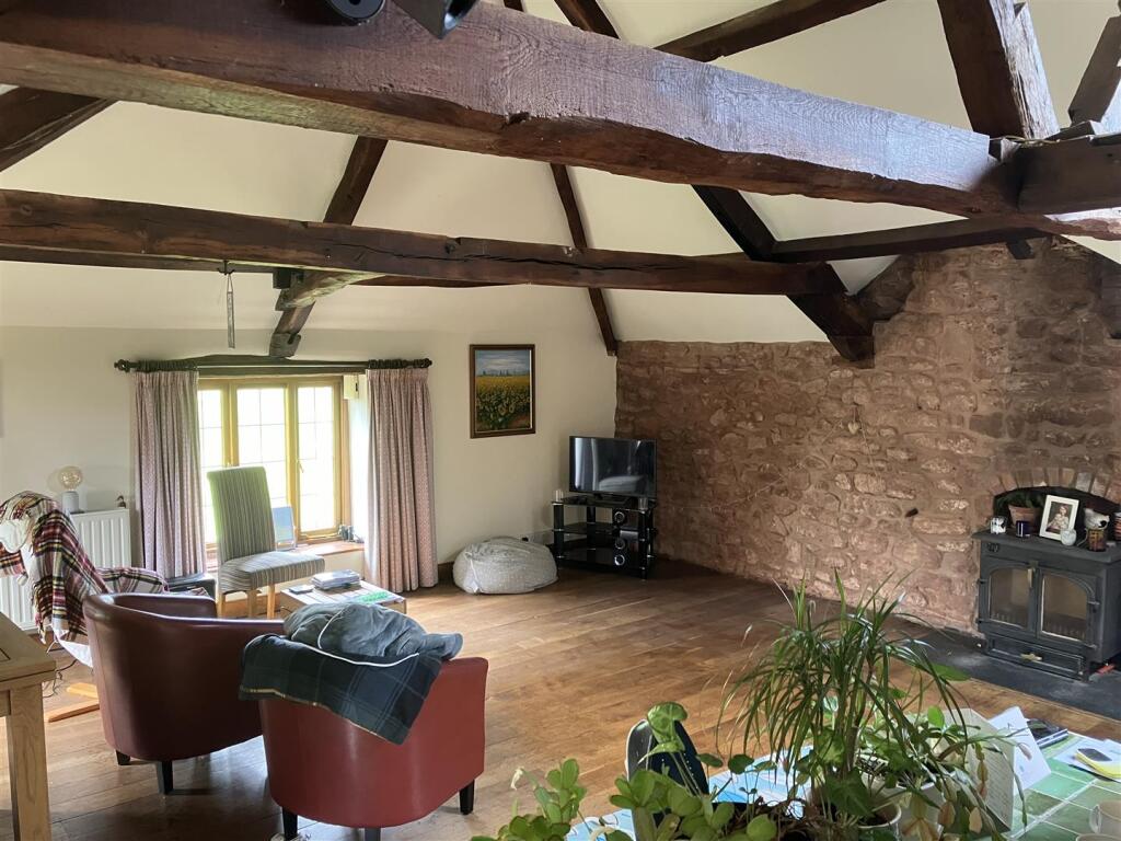 Living space (2).JPG