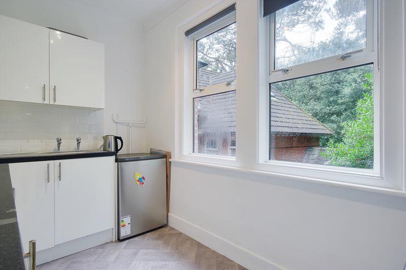 Kitchen/Breakfast Area