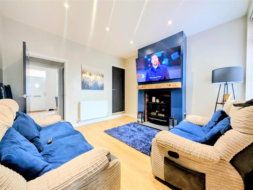 lounge 1.jpg