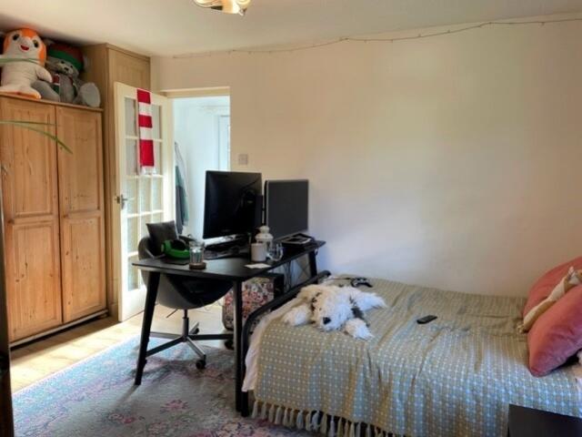 Living room 4
