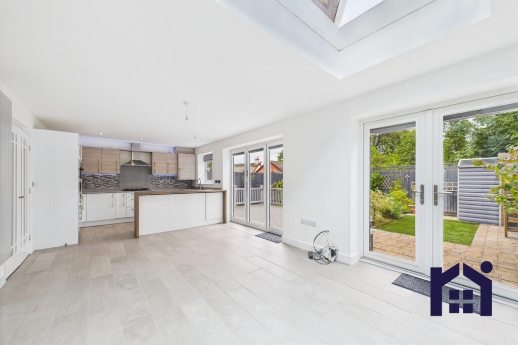 Dining kitchen