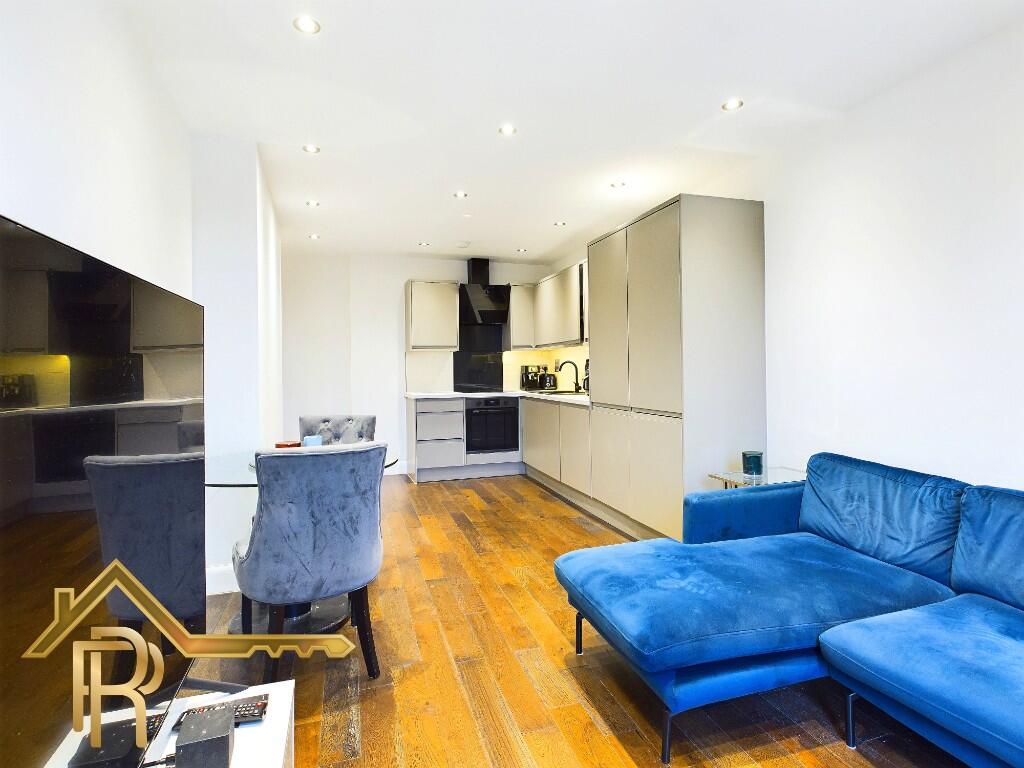 LOUNGE/KITCHEN