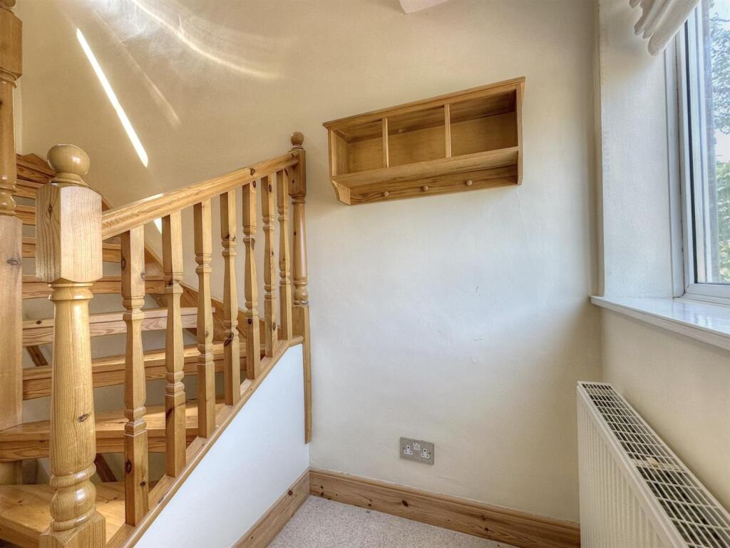 FIRST FLOOR LANDING