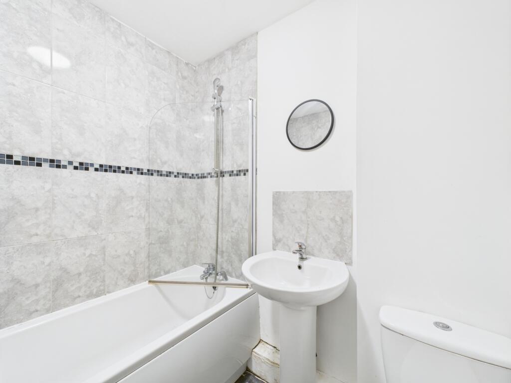 CAM01909G0-PR0361-STILL005