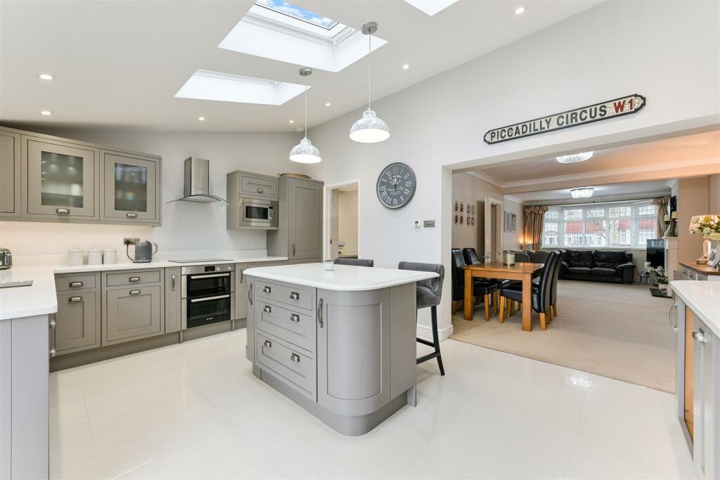 CONNAUGHT ROAD, 36 (7).jpg