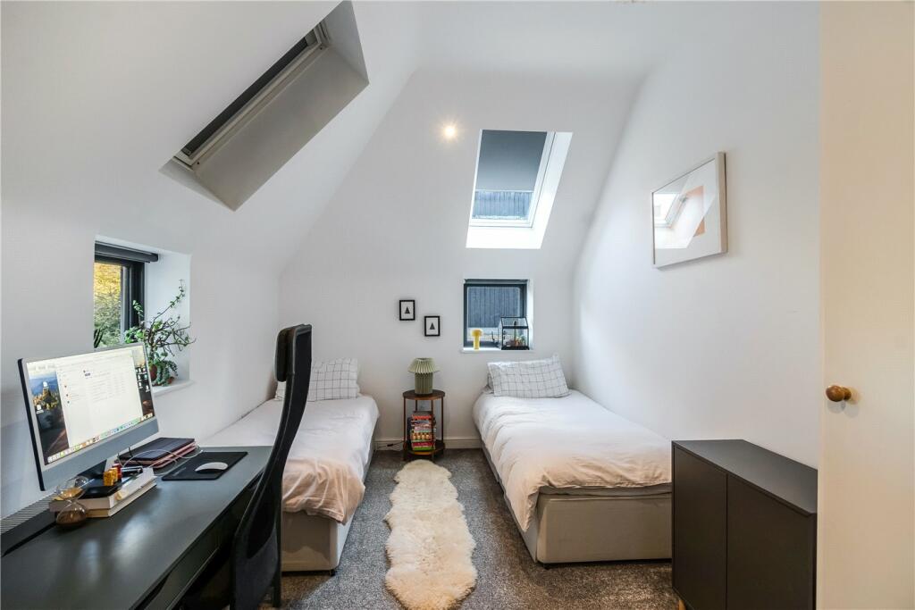 Bedroom 1 P2