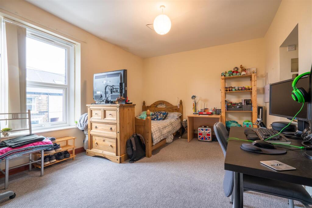 Bedroom 2_.jpg