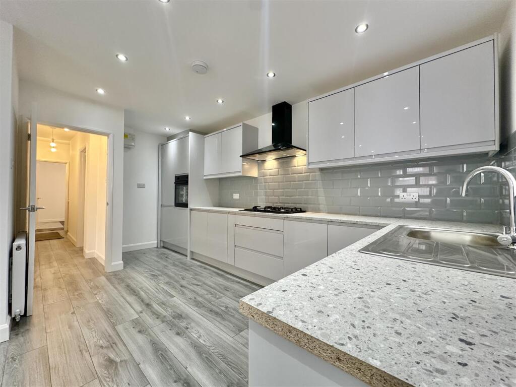 KITCHEN/LOUNGE/DINER