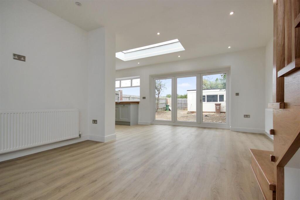open plan living area 1.JPG